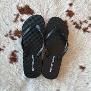 PrettyLittleThing Black Logo Flip Flop Sandals